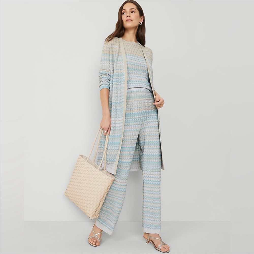 For Missoni lovers.Ann Taylor
Blue and Cream Patterned Knit suit.(3 items)